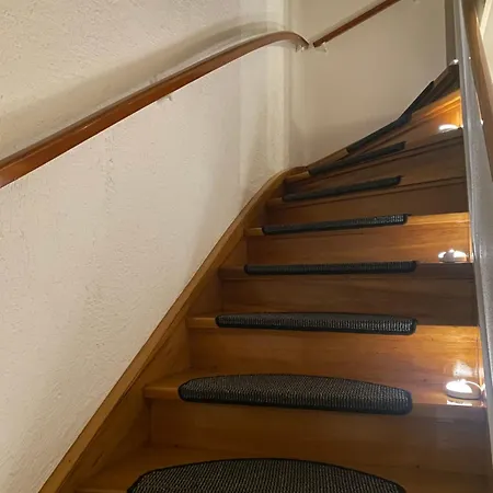 Appartement Unter Dem Dach Mit Parkplatz